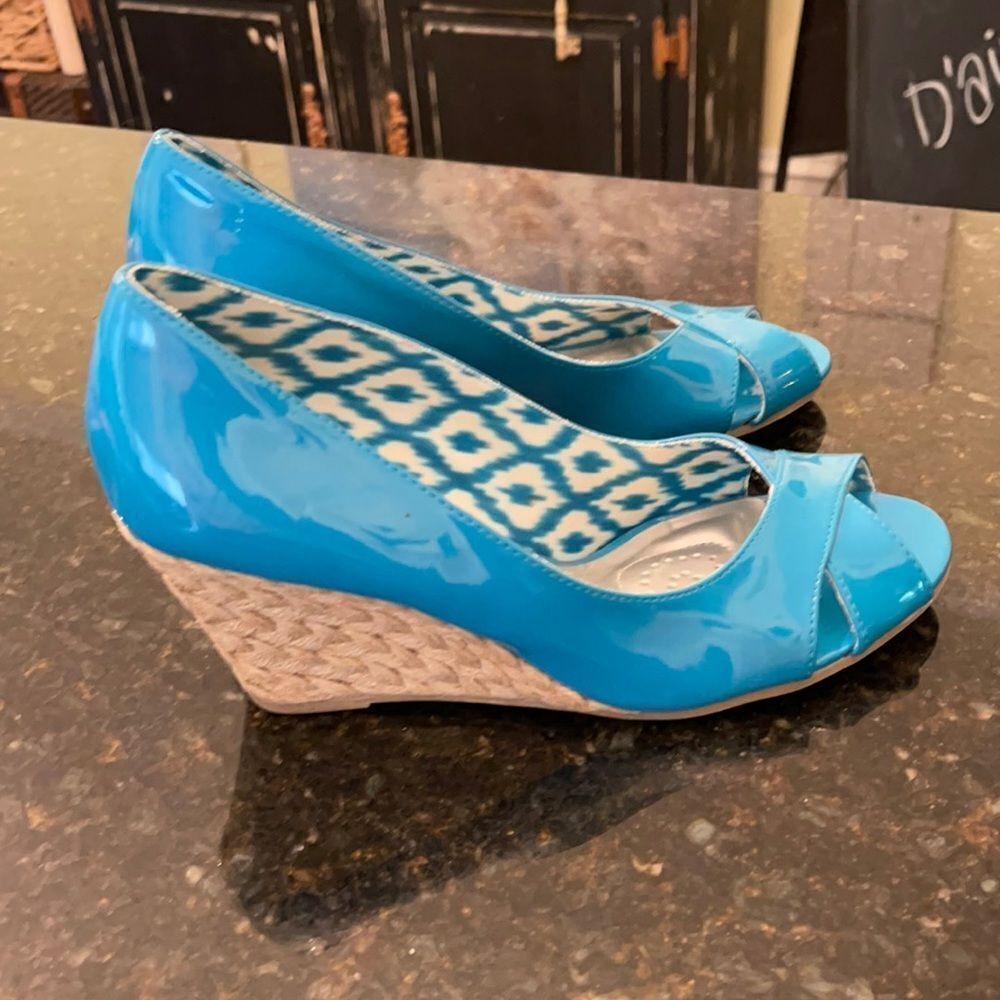 DexFlex Sz 8W Tiffany Blue Patent Espadrilles